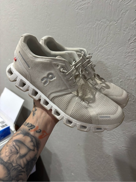 On Running Shoes - On Cloud Womens Cloud 5 White Running Workout Shoes Size 7 Mesh Low Top Swiss